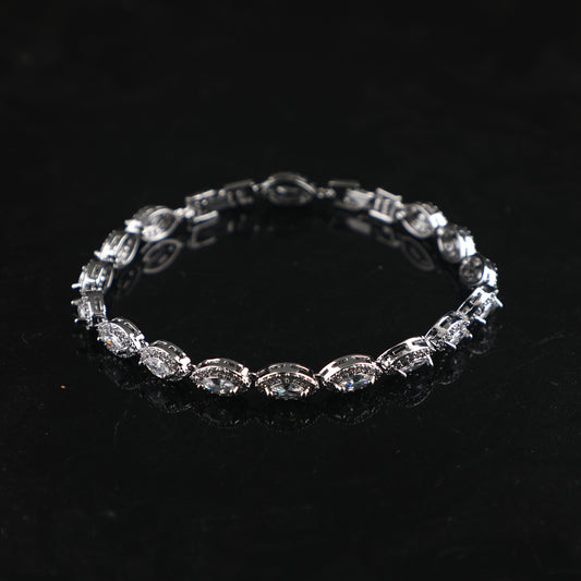 Eyedrop zircon bracelet