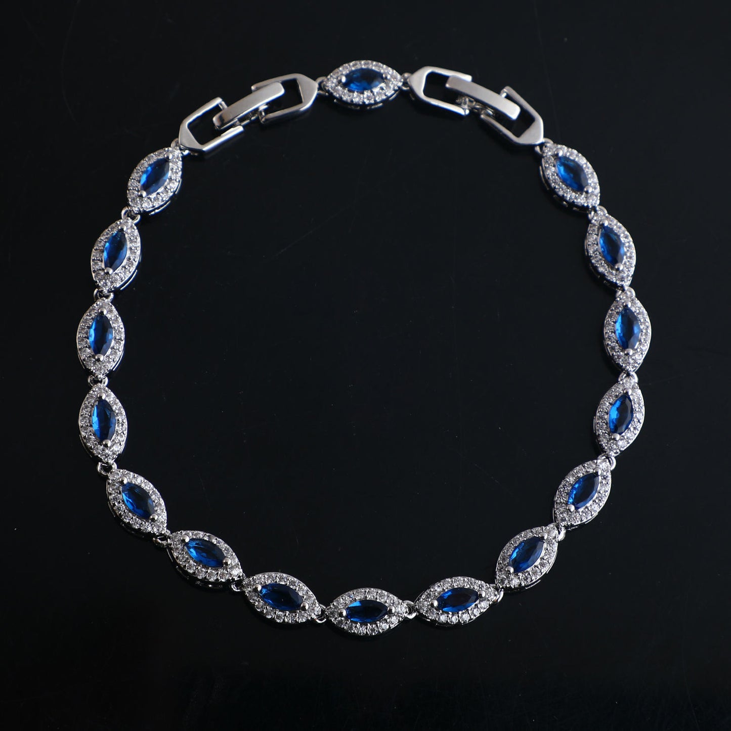 Eyedrop zircon bracelet