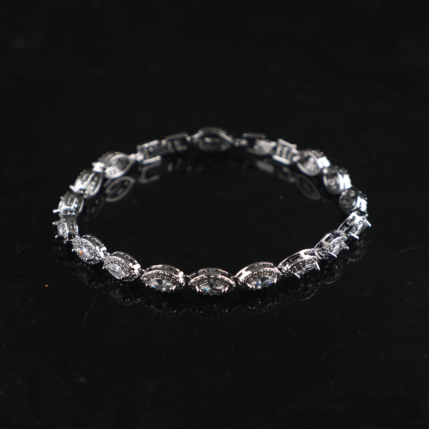Eyedrop zircon bracelet