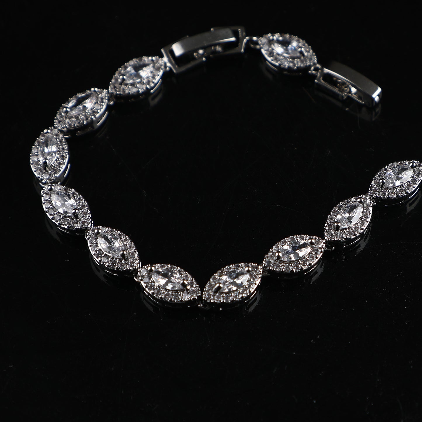 Eyedrop zircon bracelet