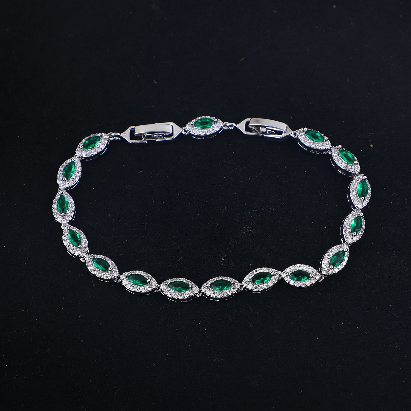 Eyedrop zircon bracelet