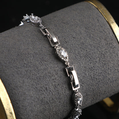Eyedrop zircon bracelet